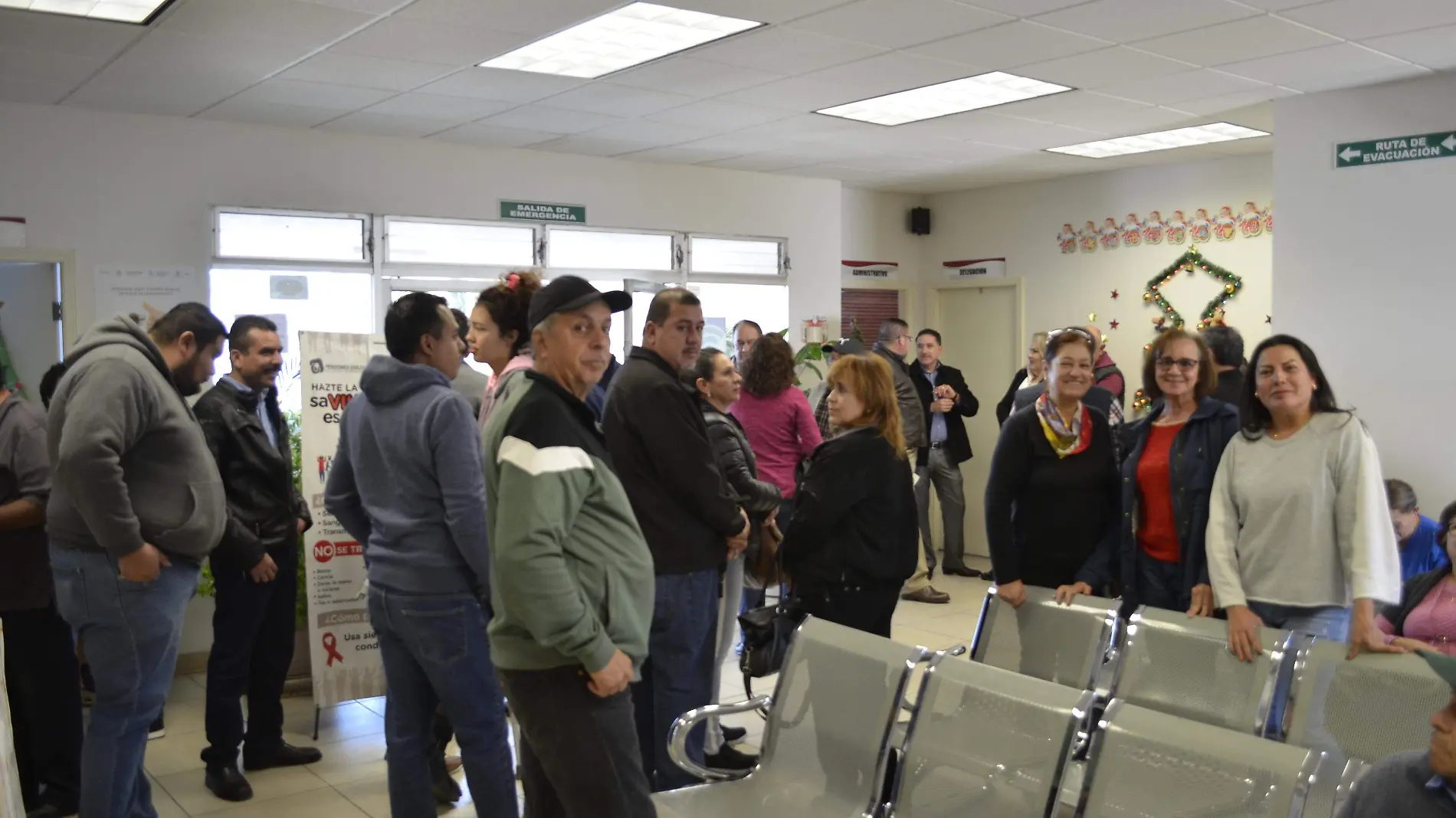 Maestros se manifestaron en Pensiones Civiles